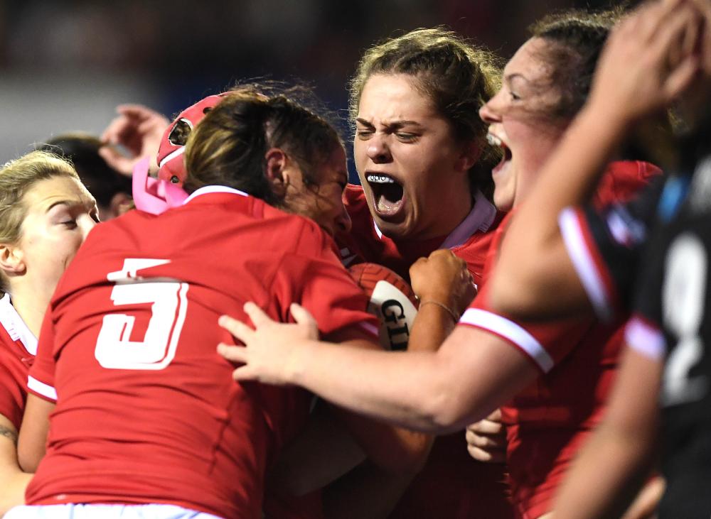 Cais i menywod Cymru 
