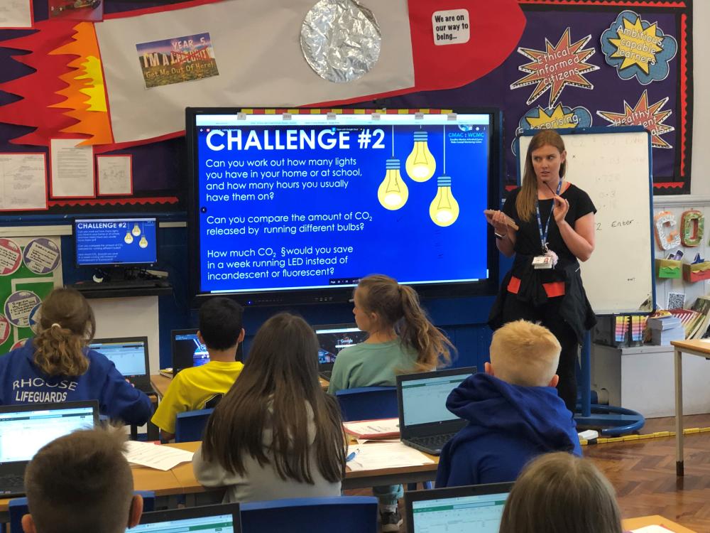 Mae disgyblion Ysgol Gynradd Ynys Y Bari wedi bod yn gwneud gwaith ar y prosiect
