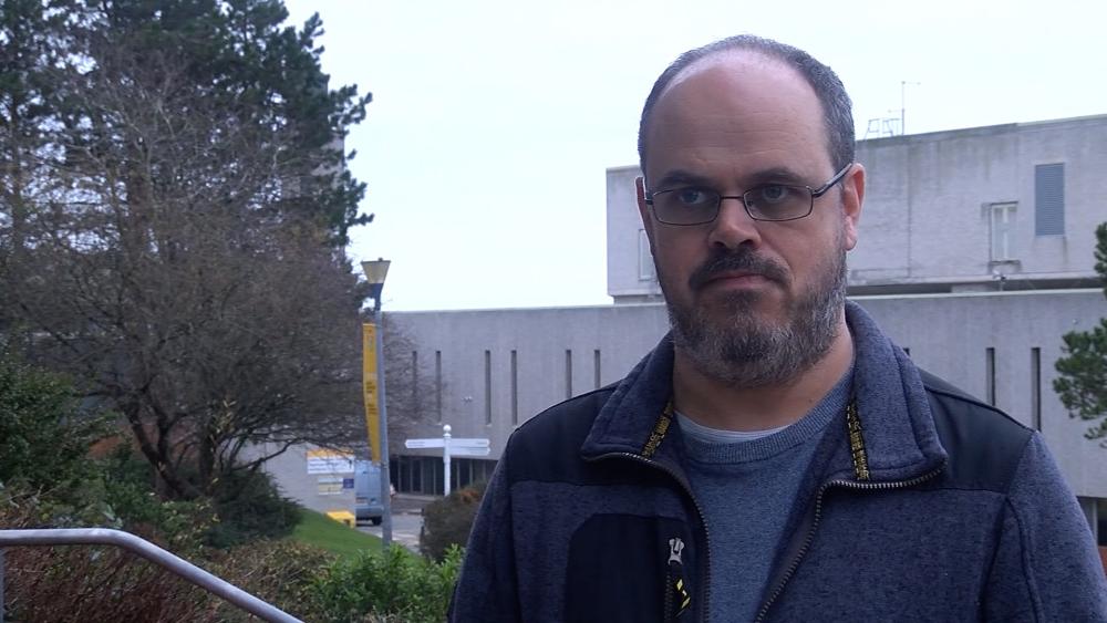 Dr Simon Rodway o Brifysgol Aberystwyth