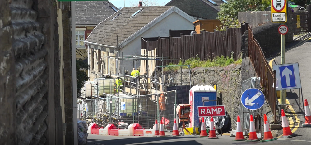 Gwaith ffordd Llantrisant