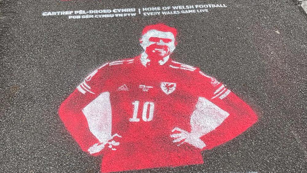 Aaron Ramsey - Llawr Coch.jpg