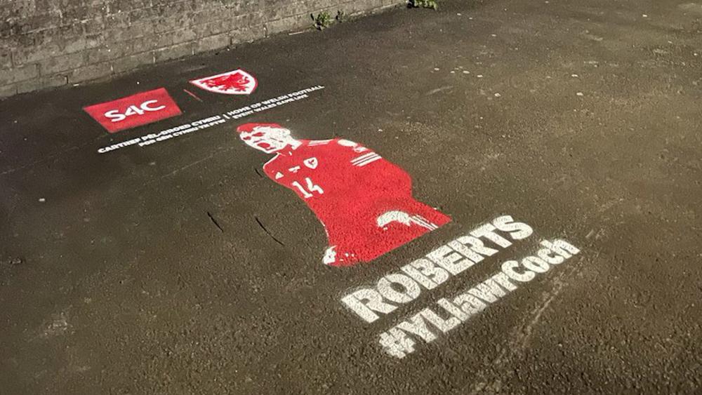 Connor Roberts - Llawr Coch.jpg