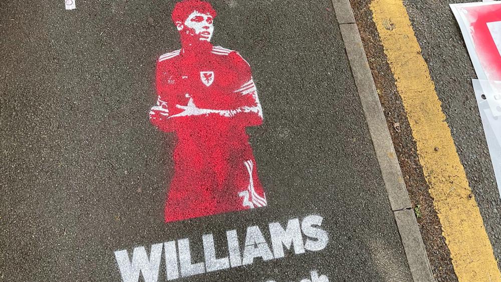 Neco Williams - Llawr Coch.jpg