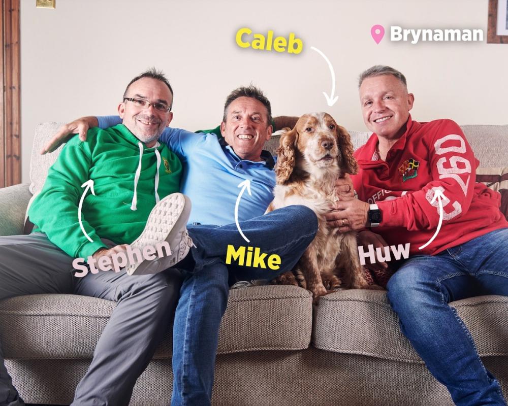 Huw, Stephen, Mike a Caleb y Ci