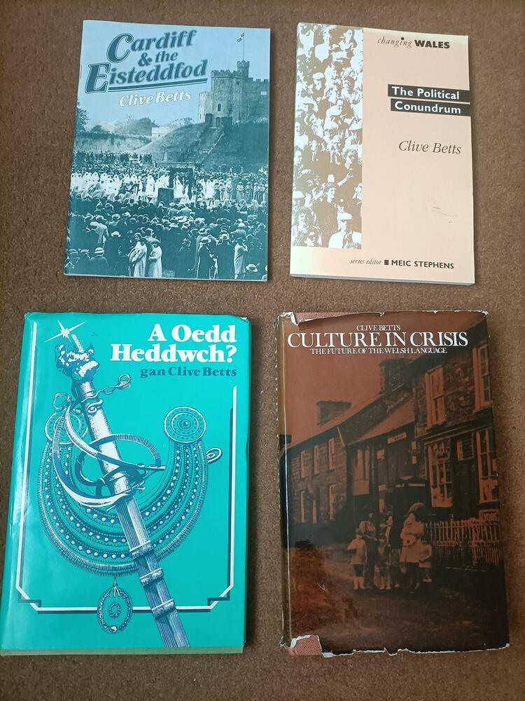 Llyfrau Clive Betts