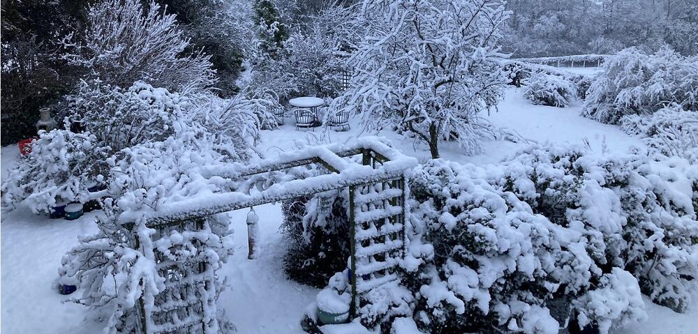 Eira yn Llanrwst