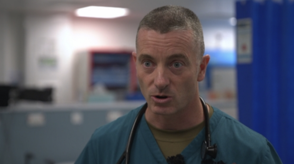 Dr. Pete Williams, Ymgynghorydd yn Adran Frys Ysbyty Gwynedd