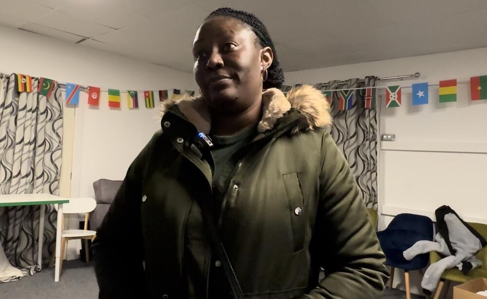 Mary Okuwashi, un o reolwyr Canolfan Affricanaidd a Charibïaidd Bangor