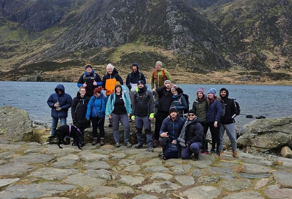 Rob a'r grŵp 'Sober Snowdonia'