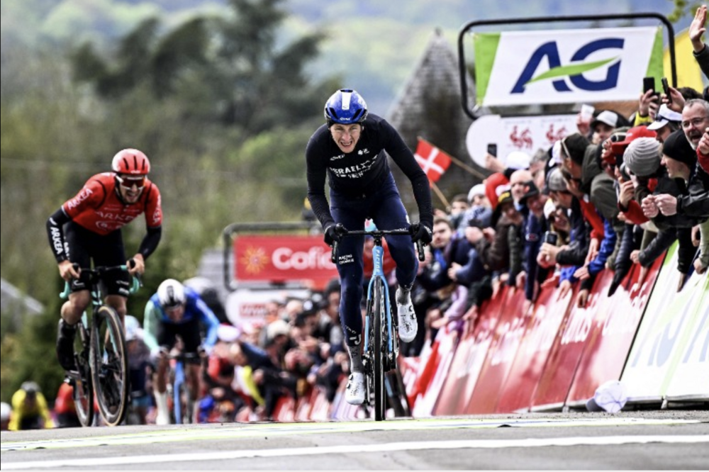Stevie Williams yn ennill La Fleche Wallone fis Ebrill