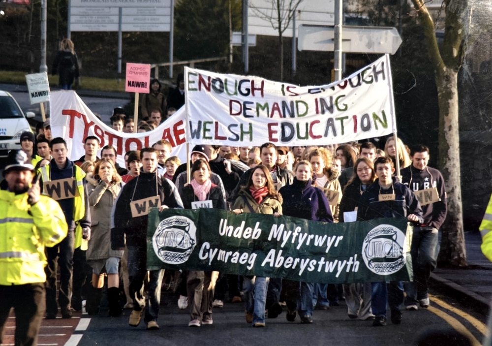 Myfyrwyr Aberystwyth yn ymgyrchu am Addysg Gymraeg