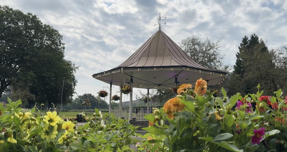Y Bandstand