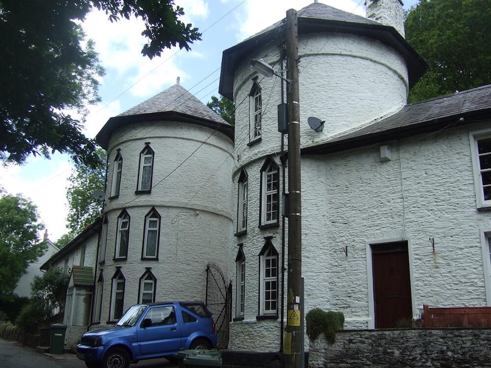Tai Crwn Pontypridd