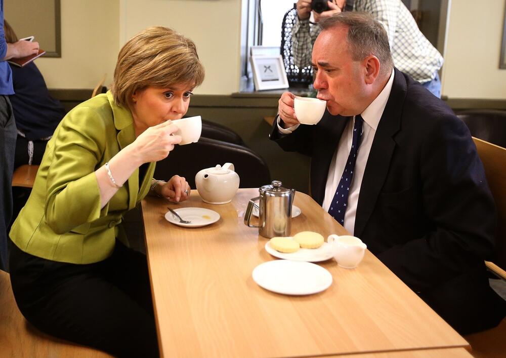 Nicola Sturgeon ac Alex Salmond