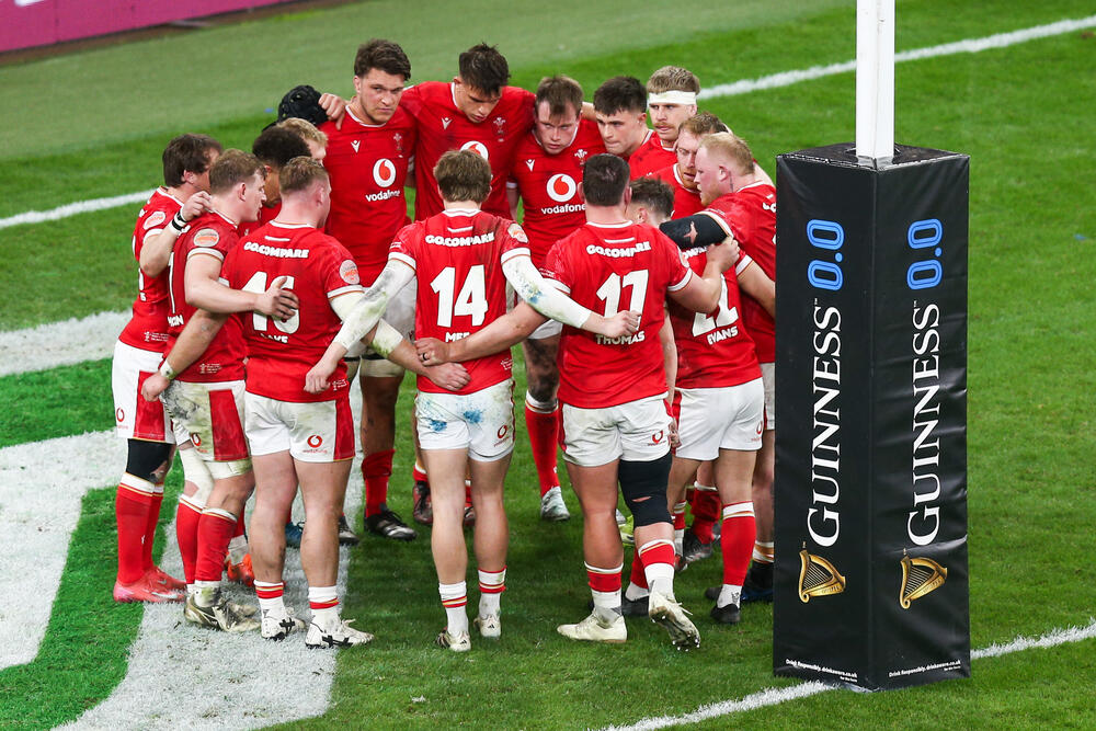 Cymru yn erbyn Lloegr
