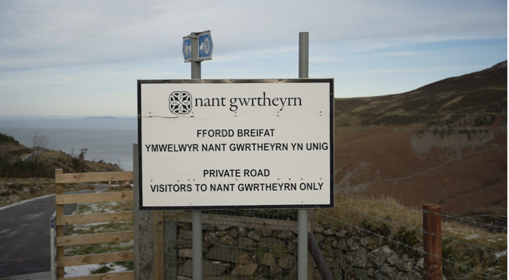 Arwydd Nant Gwrtheyrn