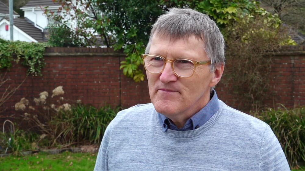 Gareth Morgans, un o ymddiriedolwyr Dolen Cymru