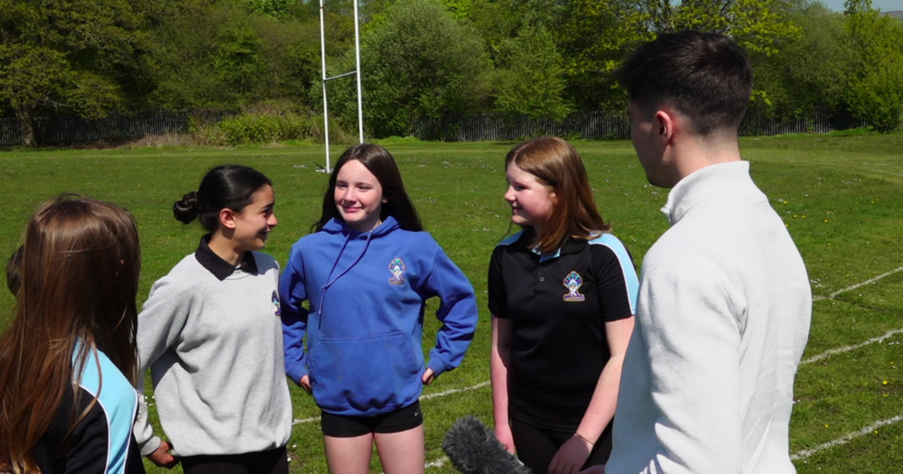 Disgyblion Ysgol Gyfun Gymraeg Llangynwyd