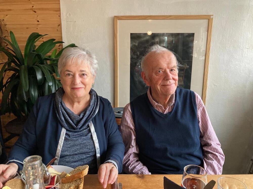 Gareth Miles a'i wraig, Gina