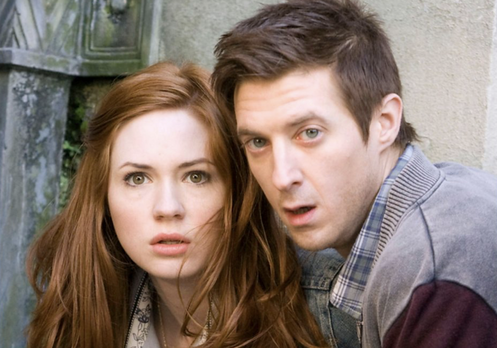 Karen Gillan ac Arthur Darvill