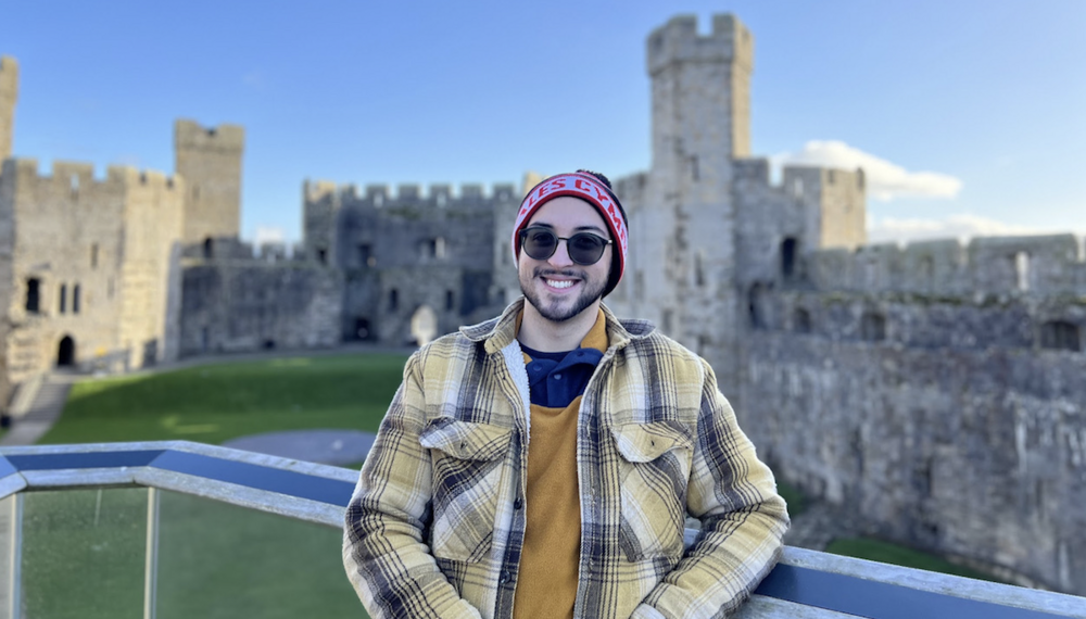 Yan yn ymweld â Chastell Caernarfon