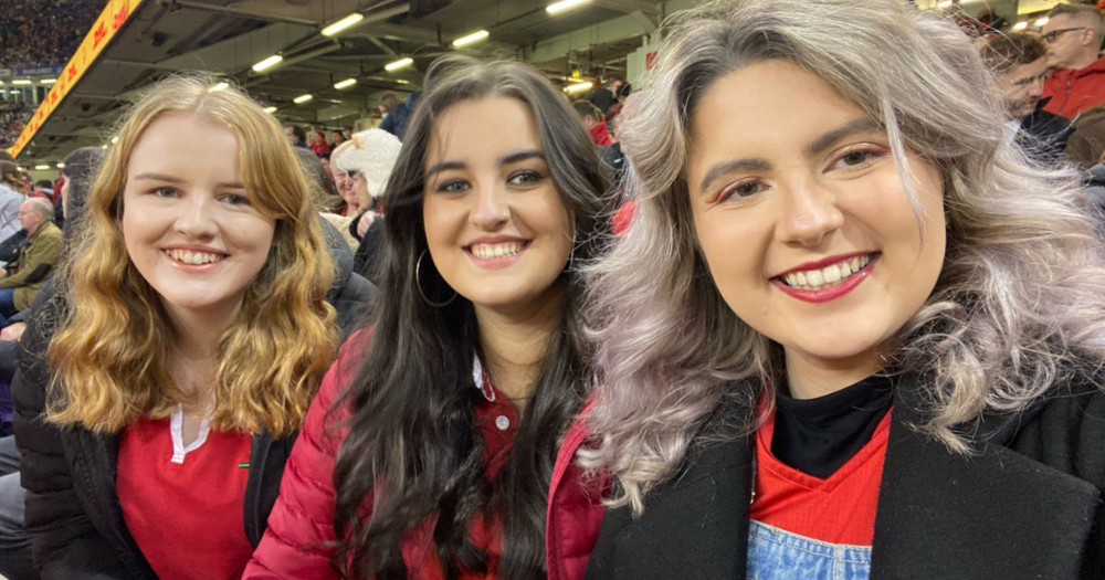 Teleri Owen a'i ffrindiau