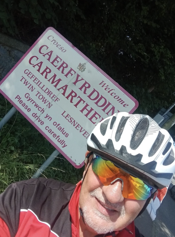 Neil Cole yn cyrraedd Caerfyrddin