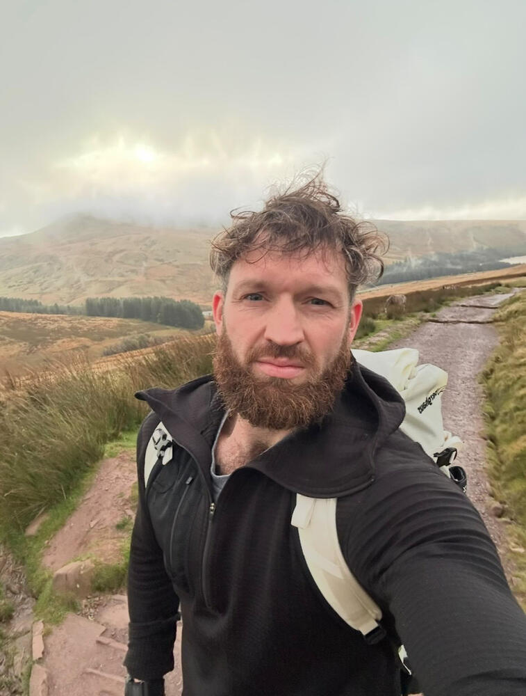 Bydd Carl yn dringo 111 o filltiroedd ar yr her. (Llun: Carl Thompson)