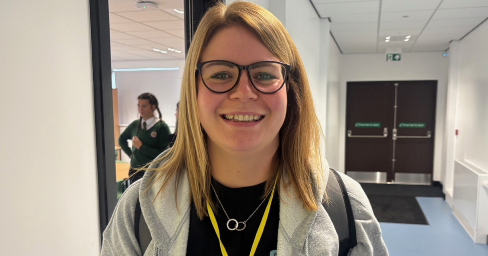 Caryl Mai Hughes o Senedd Ieuenctid Cymru