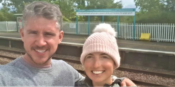 Ceri a'i bartner Natalie Podd