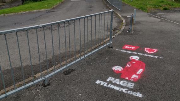 Rob Page - Llawr Coch.jpg