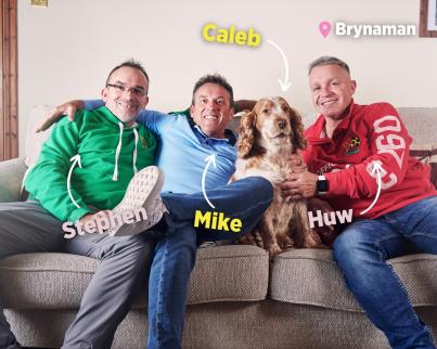 Huw, Stephen, Mike a Caleb y Ci